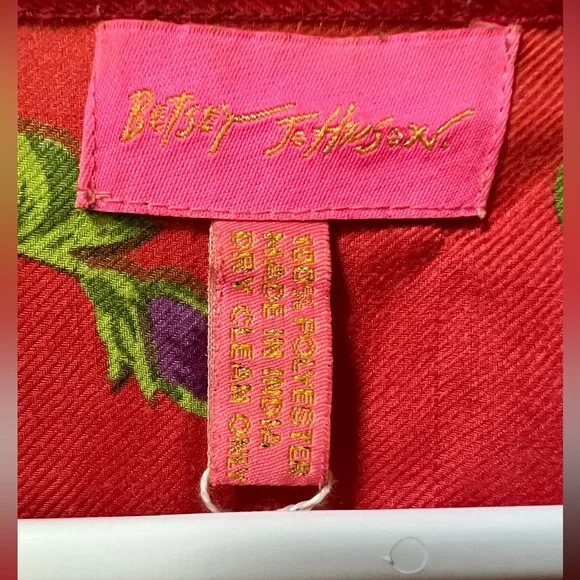 Betsy Johnson Coverlet. Colorful. Summer. Elegant. Cool nights - Picture 4 of 7